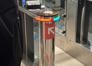 “Hızlı Pasaport Geçiş Sistemi”ndeki arızalar yolcuları çileden çıkarıyor