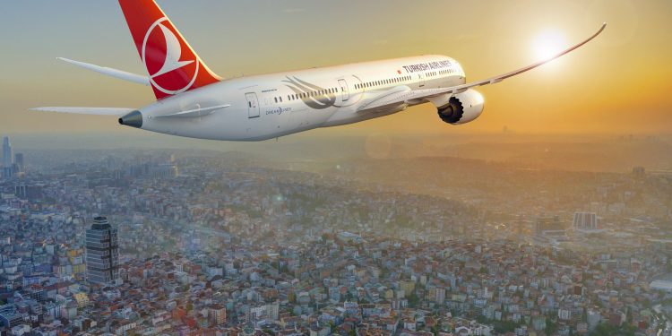 Beklenen fırtına uçak seferlerinde iptallere neden oldu