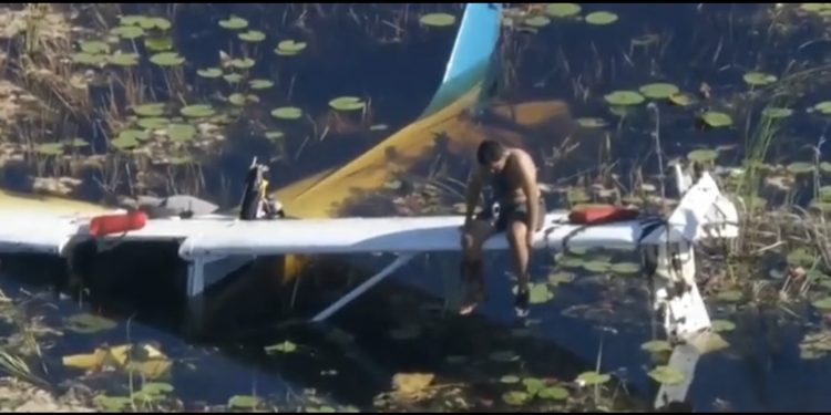 Düşen uçağın pilotu 9 saat kanat üzerinde kurtarılmayı bekledi