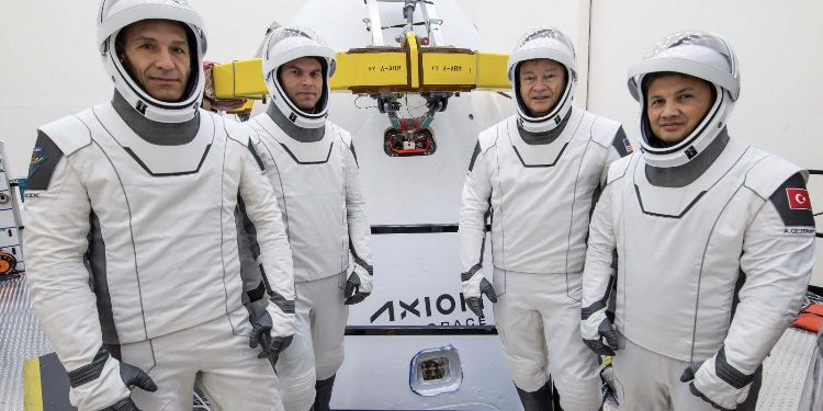 Türk astronot Gezeravcı 14 gün uzayda kalacak