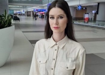 Top model Cannabis İstanbul Havalimanı’nda kaybolduğunu iddia ettiği mücevherlerini arıyor
