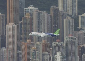 Çin’in ilk yerli yolcu uçağı C919 gökyüzünde