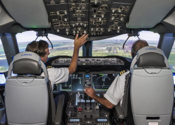 Kokpitteki tüm sesler 25 saat kayıt altına alınacak