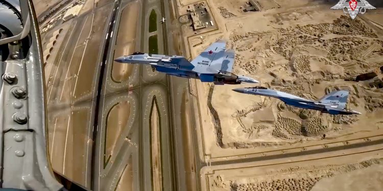 Putin gökyüzünde füze donanımlı jetlerle dolaşıyor
