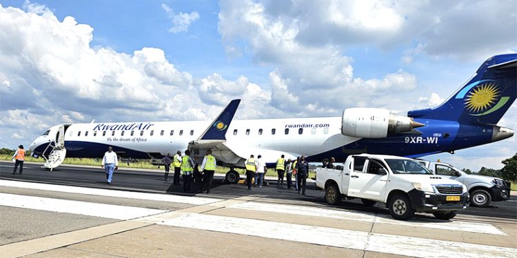 Kalkış sırasında lastiği patladı