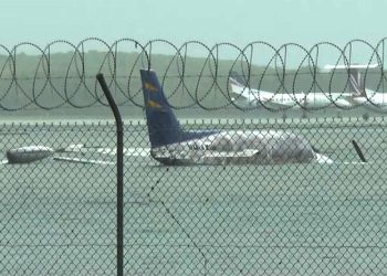 Cairns Havalimanı sular altında