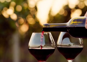 Emirates gökyüzünde 36 farklı Fransız şarap ikram ediyor