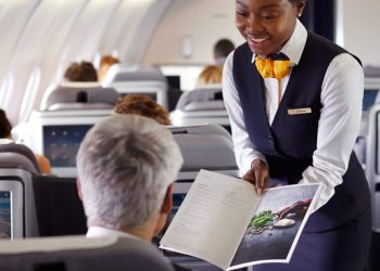 Lufthansa kısa mesafe uçuşlarda ücretli ikrama başladı