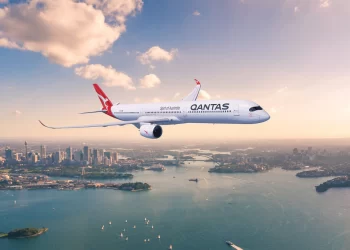 Qantas Filistin bayrağı rozeti takan hostesleri işten çıkaracak mı?
