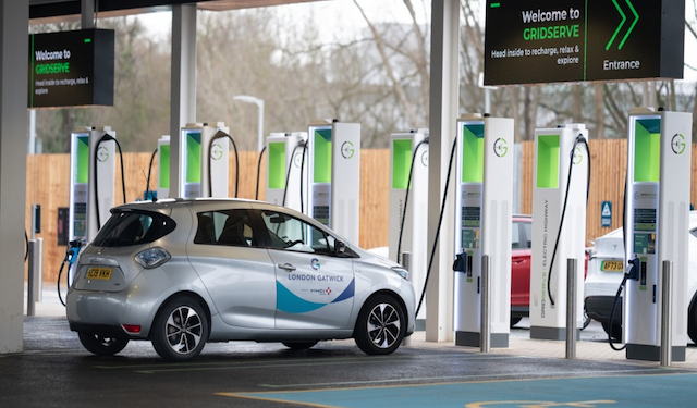 Gatwick Havalimanı elektrikli araç istasyonu açtı