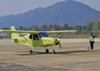 Çin’in yerli üretim elektrikli uçağı test uçuşunda