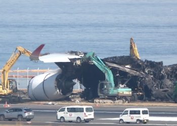 Haneda Havalimanı’ndaki pist uçak trafiğine açıldı