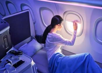 Uçak içi ışıkları kapatamayan Air İndia çareyi ‘göz maskesi’ dağıtmakta buldu