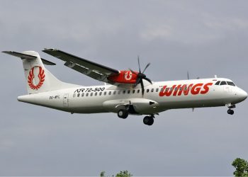 İsyancılar yolcu uçağına ateş açtı