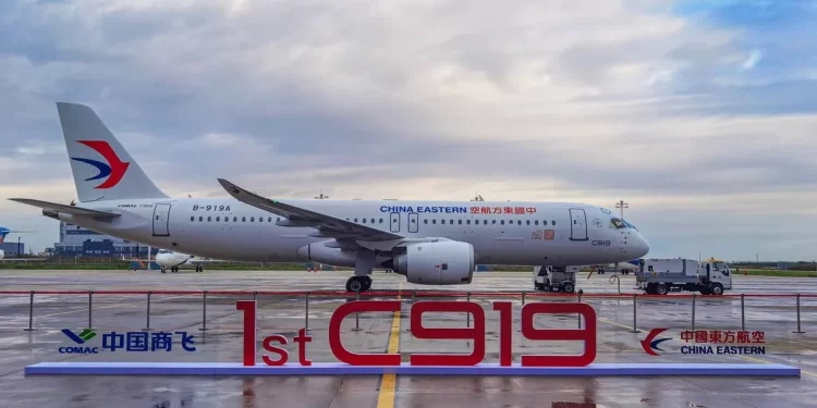 Çin’in yerli uçağı C919 Singapur Airshow’da uçtu!