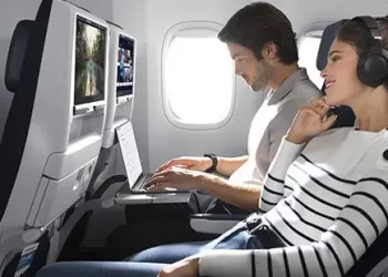 Uçuşta yolcunun powerbank’ı patladı