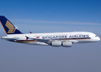 Uçakta yaralanan hostes şirketten 1,26 milyon dolar istiyor