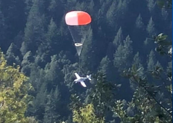 Paraşütlü uçak hayat kurtardı