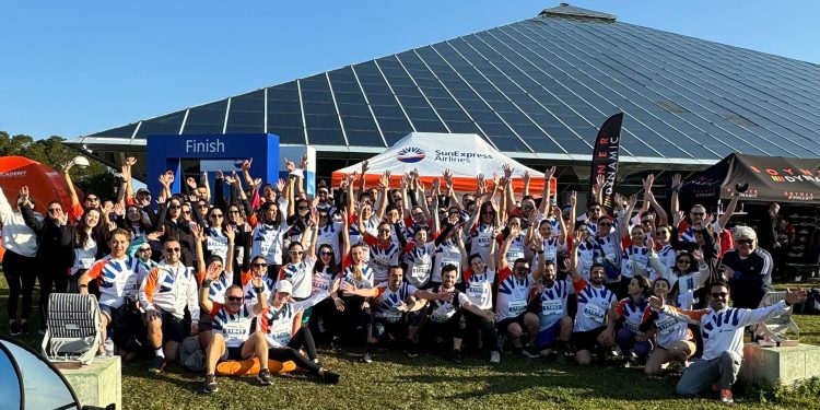 SunExpress çalışanları sivil toplum kuruluşları yararına koştu