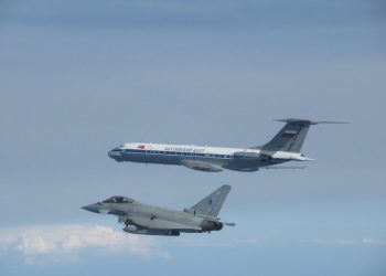 Eurofighter savaş uçağı Stuttgart Havalimanı’na acil iniş yaptı