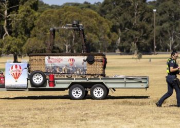 Avustralya’da balondan atlayan yolcu öldü