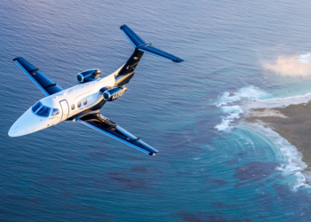 Uçağın gecikmesine kızdı özel jet kiraladı