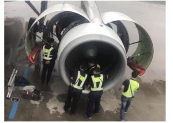 Yolcular ‘şans dilemek için’ uçağın motoruna madeni para atıyor