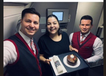 THY’nin yasağı Egemen Bağış’ın kızına özel pastalı fotoğrafla delindi