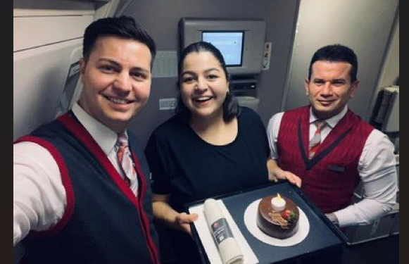 THY’nin yasağı Egemen Bağış’ın kızına özel pastalı fotoğrafla delindi