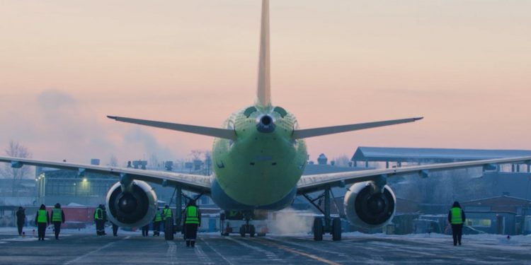 Rus yerli uçağı MC21’in teslimatı 2026’ya ertelendi