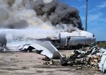 Cathay Dragon uçağı kül oldu