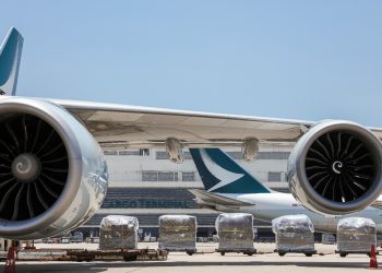 Cathay Pasific faciadan döndü