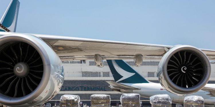 Cathay Pasific faciadan döndü