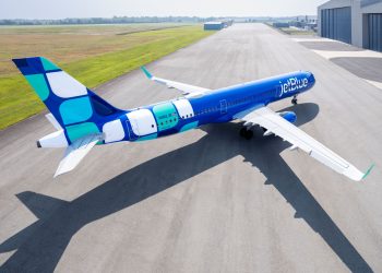 Motoru arızalanan JetBlue uçağı acil iniş yaptı