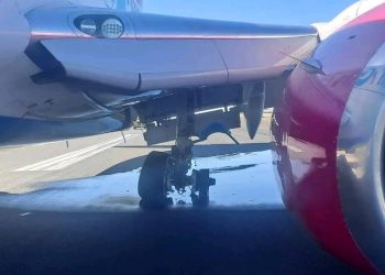 FlySafair uçağının kalkışta tekeri koptu