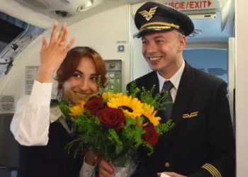 Pilot uçakta hostese evlilik teklif etti