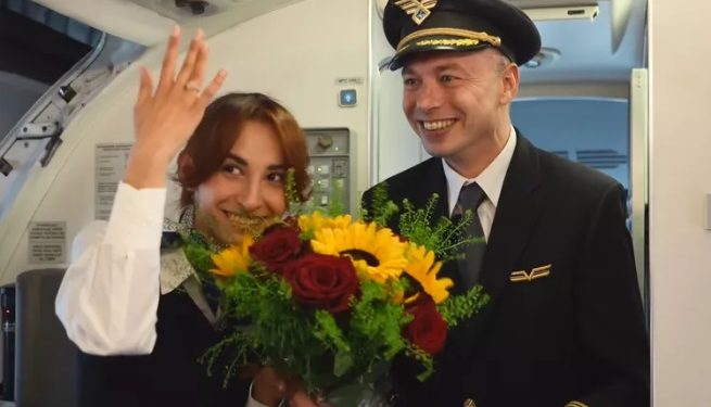 Pilot uçakta hostese evlilik teklif etti
