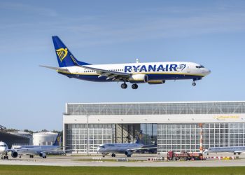 Ryanair’in 300’den fazla uçuşu greve takıldı