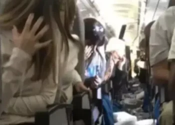 Türbülans hostesin kaval kemiğini kırdı