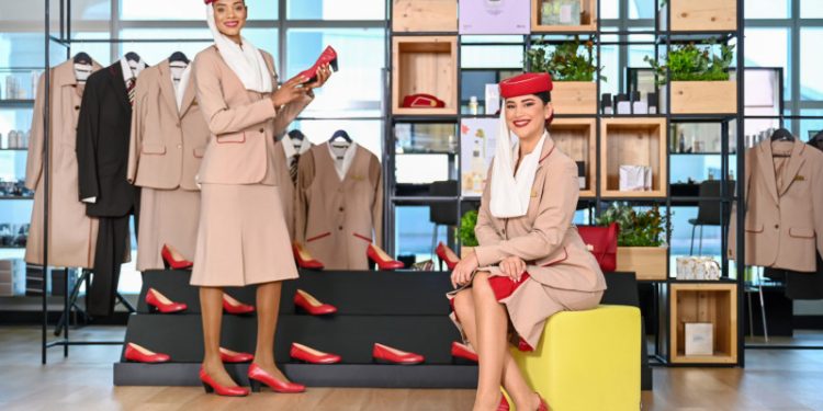 Emirates hosteslerinin ‘kırmızı ayakkabıları’ İspanya’da özel üretiliyor
