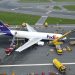 Fedex uçağı çekildi, pist uçuş trafiğine açıldı