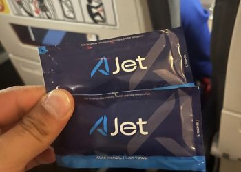 Ajet uçağında şimdi de ‘kolonyalı mendil polemiği’