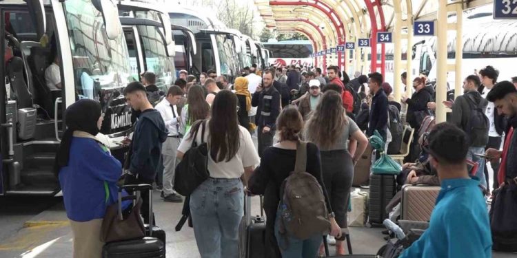 Tatile çıkan 53 milyon kişi akraba ve arkadaş evinde konakladı…