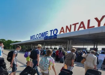 Antalya Havalimanı’ndan 1 günde 209 bin yolcu geçti