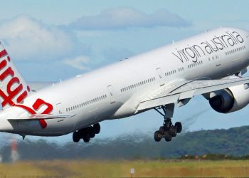 Motorunda yangın çıkan Boeing 737 uçak acil iniş yaptı