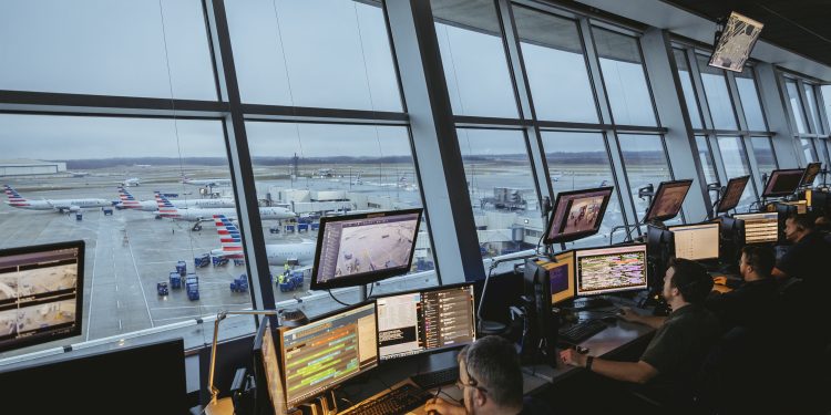 Hava trafik kontrolörleri özlük haklarını istiyor