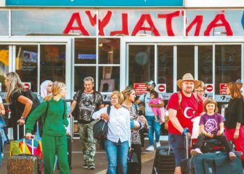 Turizm merkezlerindeki havalimanları 69 milyon yolcu ağırladı