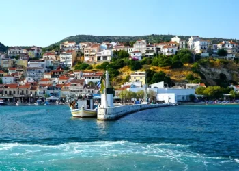 Sisam Adası’na Türk turisti akını