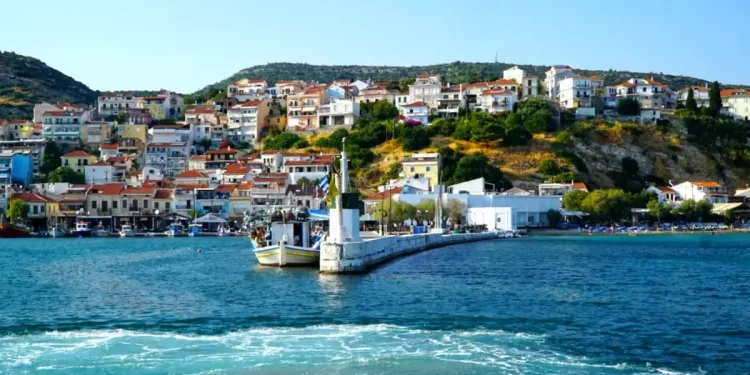 Sisam Adası’na Türk turisti akını