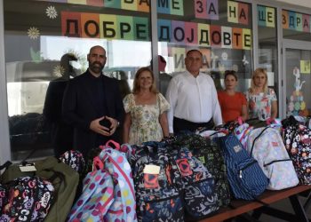 TAV Makedonya’dan Makedon öğrencilere okul hediyesi